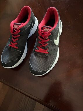 Nike Kids Gray Sneakers with Red Accents